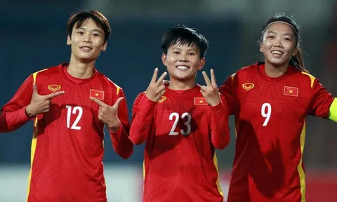Trụ cột ĐT Việt Nam nhắc tới người đặc biệt khi ký hợp đồng lịch sử