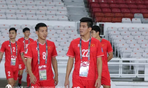 CĐV Indonesia có hành động gây khó dễ cho ĐT Việt Nam