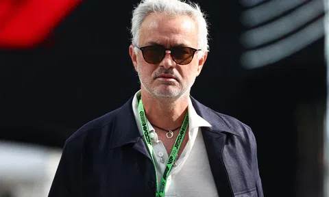 HLV Jose Mourinho chính thức lên chức
