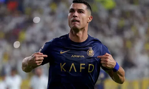 Ronaldo tiến gần đến kỷ lục không tưởng, Messi mơ cả đời không có