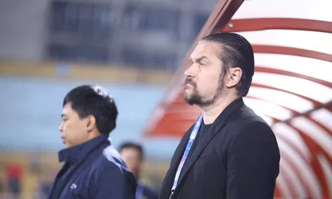 HLV châu Âu bị ngất sau áp lực tại một trận đấu V-League