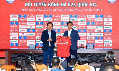 Thực hư mối quan hệ giữa Quang Hải và người thay thế HLV troussiser