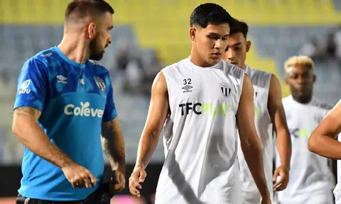 Hậu vệ U23 Malaysia quyết không để Đình Bắc và đồng đội kiếm được penalty