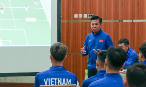 VIDEO: HLV Hoàng Anh Tuấn tự tay công bố danh sách U23 Việt Nam