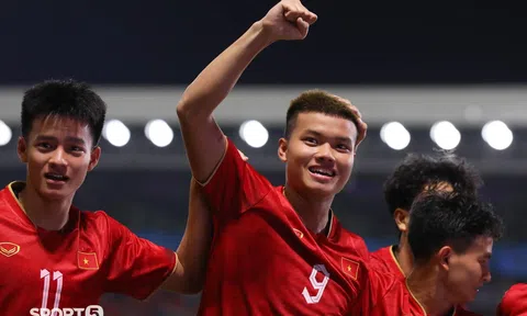 Tiền đạo U23 Việt Nam nhận 'doping' sát giờ đấu Kuwait