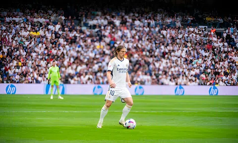Luka Modric lập kỷ lục trong ngày Real 'vùi dập' Cadiz