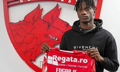 Vụ cựu sao Barca nhờ anh trai sinh đôi vào đá hộ có biến