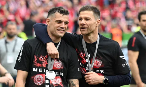 HLV Alonso và học trò bình thản, làm điều không ai tin trước trận chung kết C2