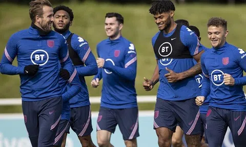 Vừa đến Bayern, Kompany ra tay mua ngay sao tuyển Anh dự Euro