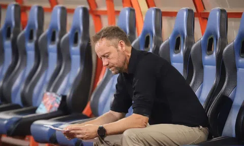 HLV Polking bất ngờ gửi thông điệp sau 1 trận thua