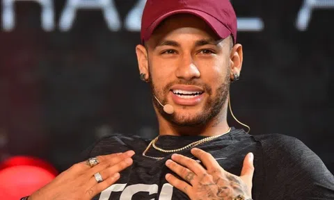 Nghỉ hết mùa, Neymar nhận được đề nghị từ 'gã khổng lồ'