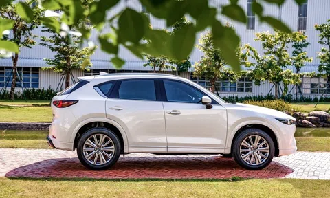 Mazda CX-5 2023 bất ngờ bổ sung phiên bản mới: Động cơ vượt trội Honda CR-V, giá cực hời