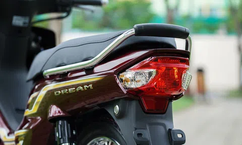 Tin xe trưa 30/10: Chi tiết Honda Dream 2023 về đại lý Việt với thiết kế mãn nhãn, giá bán cực sốc