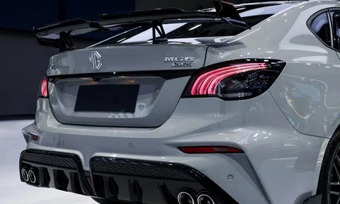 Cận cảnh mẫu sedan cỡ C giá 406 triệu đồng vừa ra mắt: Thiết kế thể thao, trang bị lấn lướt Mazda3