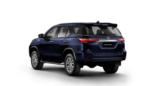 Tin xe 25/12: Toyota Fortuner phiên bản giá rẻ sắp ra mắt, Ford Everest và Hyundai Santa Fe lâm nguy