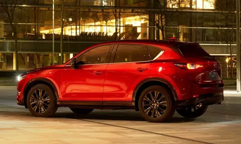 Mazda CX-5 facelift 2024 bất ngờ về đại lý: Thiết kế mới mẻ, bổ sung trang bị, giá cực hấp dẫn