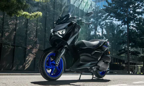 Đẩy Honda SH 160i vào quên lãng, Yamaha ra mắt ‘ma thú’ tay ga 250cc thiết kế cực ngầu, giá siêu mềm