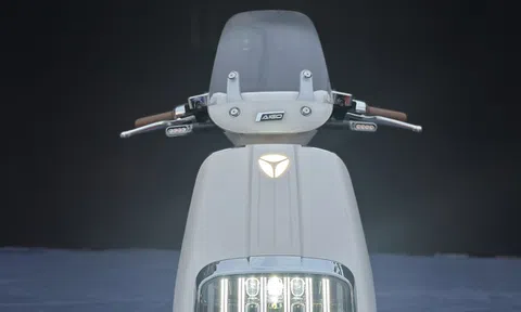 ‘Kẻ thay thế Honda Vision’ ra mắt khách Việt: Giá 22 triệu đồng, có màn hình 6 inch, ga tự động