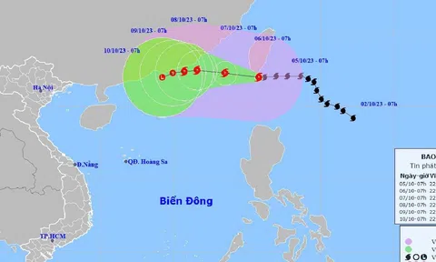 Tin bão: Bão Koinu tiến vào biển Đông với sức gió mạnh cấp 14, giật cấp 17