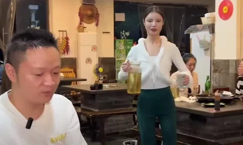 Truyền thông lật tẩy sự thật về cô bồi bàn người máy diện mạo y hệt người thật ở Trung Quốc