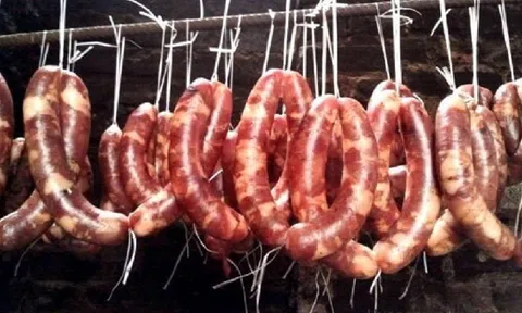 Cách làm lạp xưởng chuẩn vị Tây Bắc thơm ngon, phù hợp ăn dịp Tết Nguyên đán