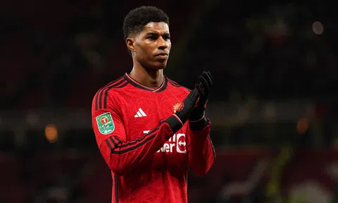 Cầu thủ MU nổi giận với Rashford