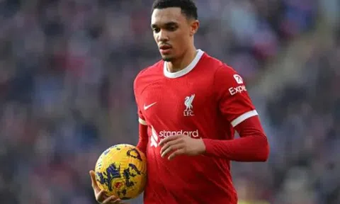 Arnold báo tin buồn cho Liverpool