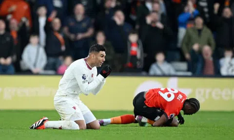 HLV Luton Town: 'Casemiro xứng đáng phải nhận thẻ đỏ'