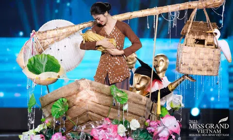 Á hậu Minh Kiên mặc áo bà ba, bật khóc khi trình diễn trang phục dân tộc