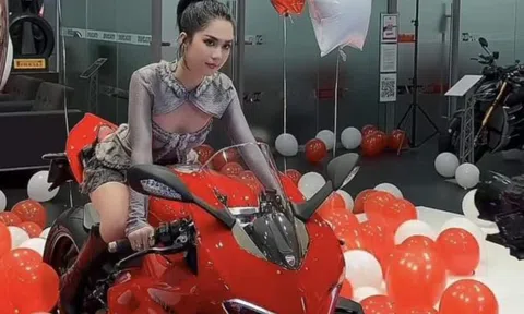 Không mặc đồ bảo hộ, Ngọc Trinh gặp tai nạn khi lái xe mô tô phân khối lớn vì mê tạo dáng độc