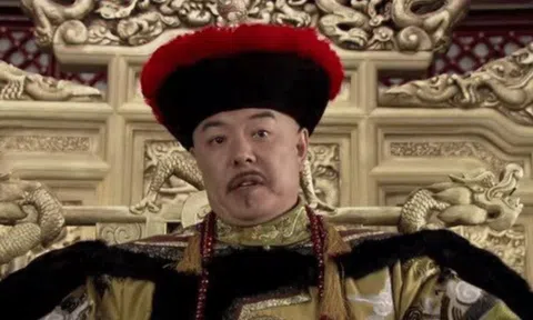 Thầy tướng số làm giàu bằng cách tâng bốc Càn Long, tiên đoán vận mệnh nhà Thanh kéo dài 800 năm và cái kết