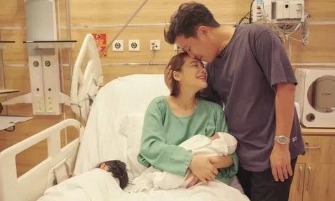 Trường Giang bị nói tham nhận show để vợ đi sinh con một mình, anh trai lên tiếng giải thích