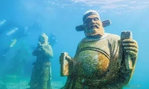 Lăng mộ hoàng gia dưới nước đầu tiên trên thế giới bị chôn vùi dưới đáy hồ hơn 300 năm, vị hoàng đế nào là chủ nhân của lăng mộ?