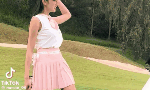 Thùy Tiên bị antifan bình luận kém duyên vì đi chơi golf, trợ lý lên tiếng bênh vực