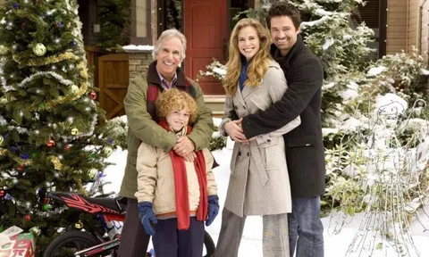 Một công ty tuyên bố trả 2000 USD cho ai xem được 12 bộ phim giáng sinh nổi tiếng kèm nhiều quà tặng hấp dẫn