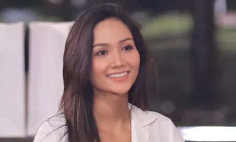 H'Hen Niê tiết lộ lý do vẫn dùng điện thoại đời cũ 'te tua, cọt kẹt' dù là hoa hậu nổi tiếng