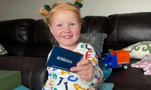 Thần đồng nhí 3 tuổi có chỉ số IQ cao hơn 99% bạn bè đồng trang lứa, lập kỷ lục Guinness thế giới