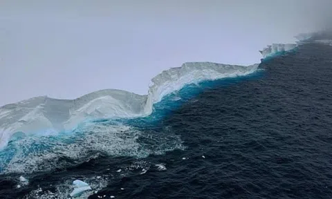 Hình ảnh mới về tảng băng trôi lớn nhất thế giới, được ví như 'siêu núi lửa' trôi ra Nam Đại Dương sau 30 năm