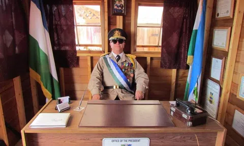 Thăm 'quốc gia' nhỏ nhất thế giới chỉ có 38 người, nơi có thể bị bỏ tù vì mang theo hành tây, rau bina