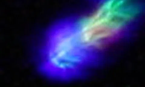 Phát hiện vật thể lạ ma quái đổi màu nghi là UFO của người ngoài hành tinh