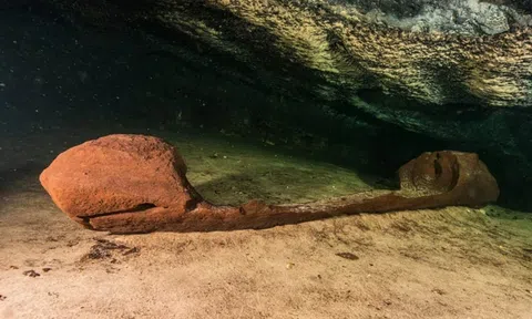 Phát hiện mới về xuồng gỗ của người Maya cổ, là vật đánh dấu cánh cổng dẫn đến thế giới ngầm