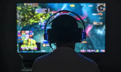 Ở nhà một mình bỗng nghe thấy giọng nữ lạ lúc nửa đêm, người đàn ông hoảng hồn khi phát hiện ra sự thật