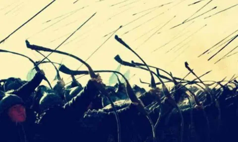 Tại sao các cung thủ thời phong kiến cổ đại lại bắn mũi tên lên trời mỗi khi ra trận?