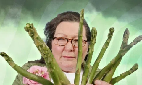 'Nhà tiên tri măng tây' dự đoán về năm 2024 có nhiều điểm trùng hợp với bà Vanga, Nostradamus