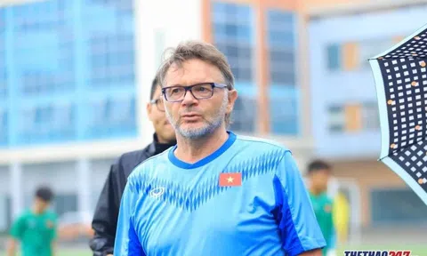 HLV Troussier lại ra quyết định bất ngờ với U23 Việt Nam