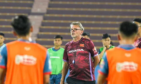 HLV Troussier ra quyết định không ai ngờ với U23 Việt Nam