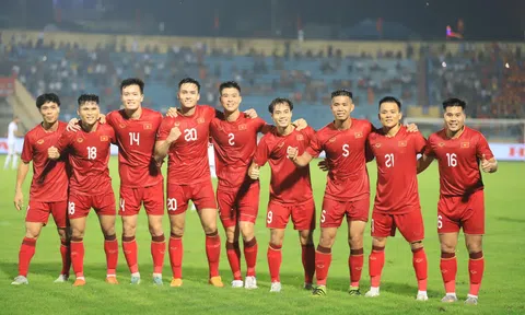 Cùng tăng 1 bậc, Việt Nam vẫn cho Thái Lan 'hít khói' trên BXH FIFA