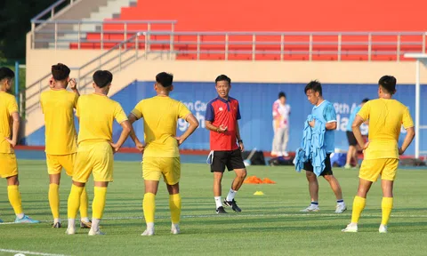 U23 và Olympic Việt Nam sẻ chia với gia đình các nạn nhân vụ cháy chung cư mini