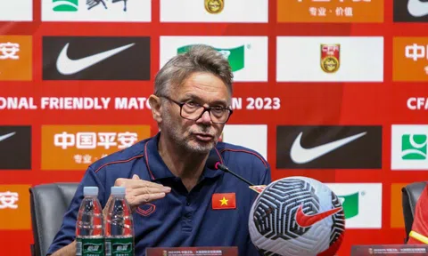 HLV Troussier đặt  ĐT Việt Nam và Trung Quốc lên 'bàn cân'