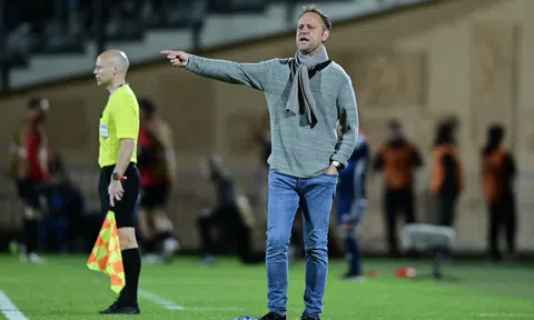 HLV Thái Lan nói gì sau trận thua 0-8?